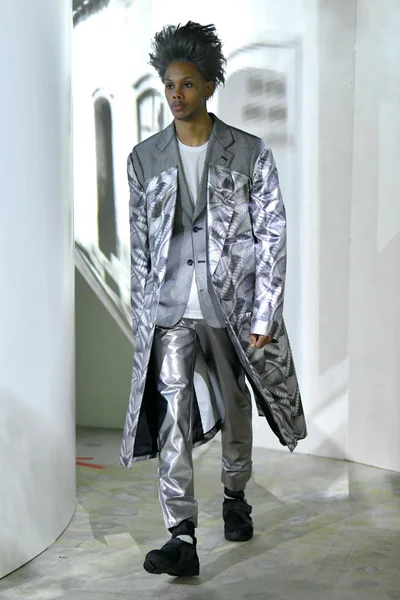 Look 16